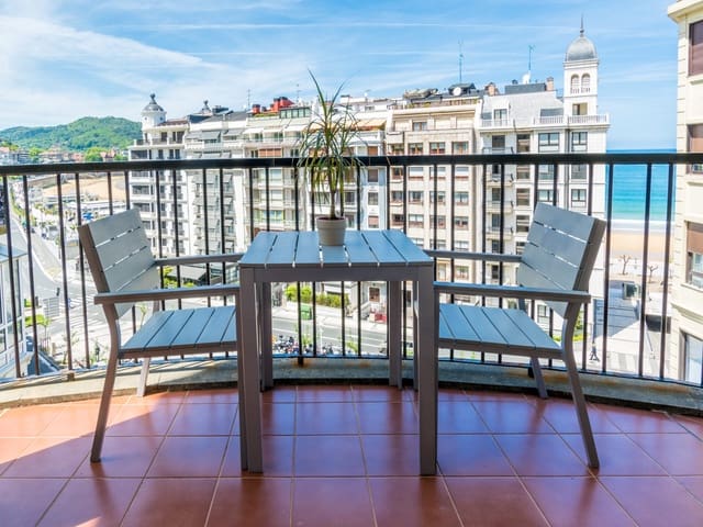 3 bedroom Apartment for rent in Donostia-San Sebastián with garage - € 4,900 (Ref: 8130532)