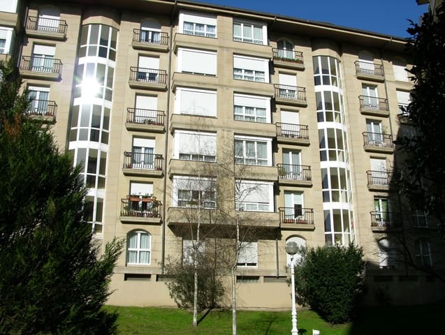 2 bedroom Apartment for rent in Donostia-San Sebastián with garage - € 4,400 (Ref: 8130533)