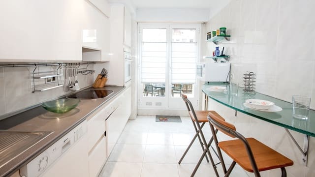 2 bedroom Apartment for rent in Donostia-San Sebastián with garage - € 4,400 (Ref: 8130533)