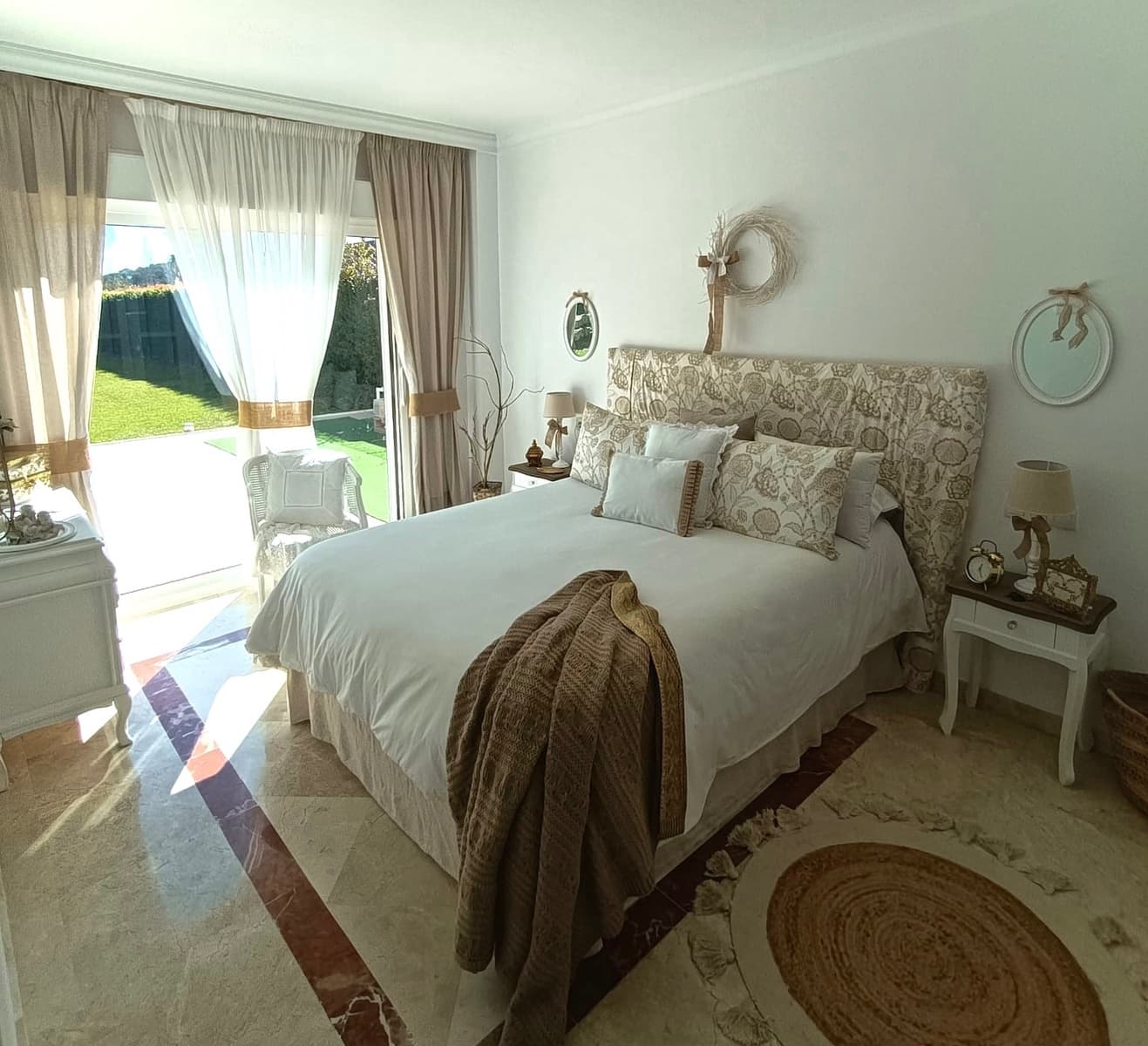 3 slaapkamer Rijtjeshuis te koop in San Roque met zwembad garage - € 775.000 (Ref: 8139569)