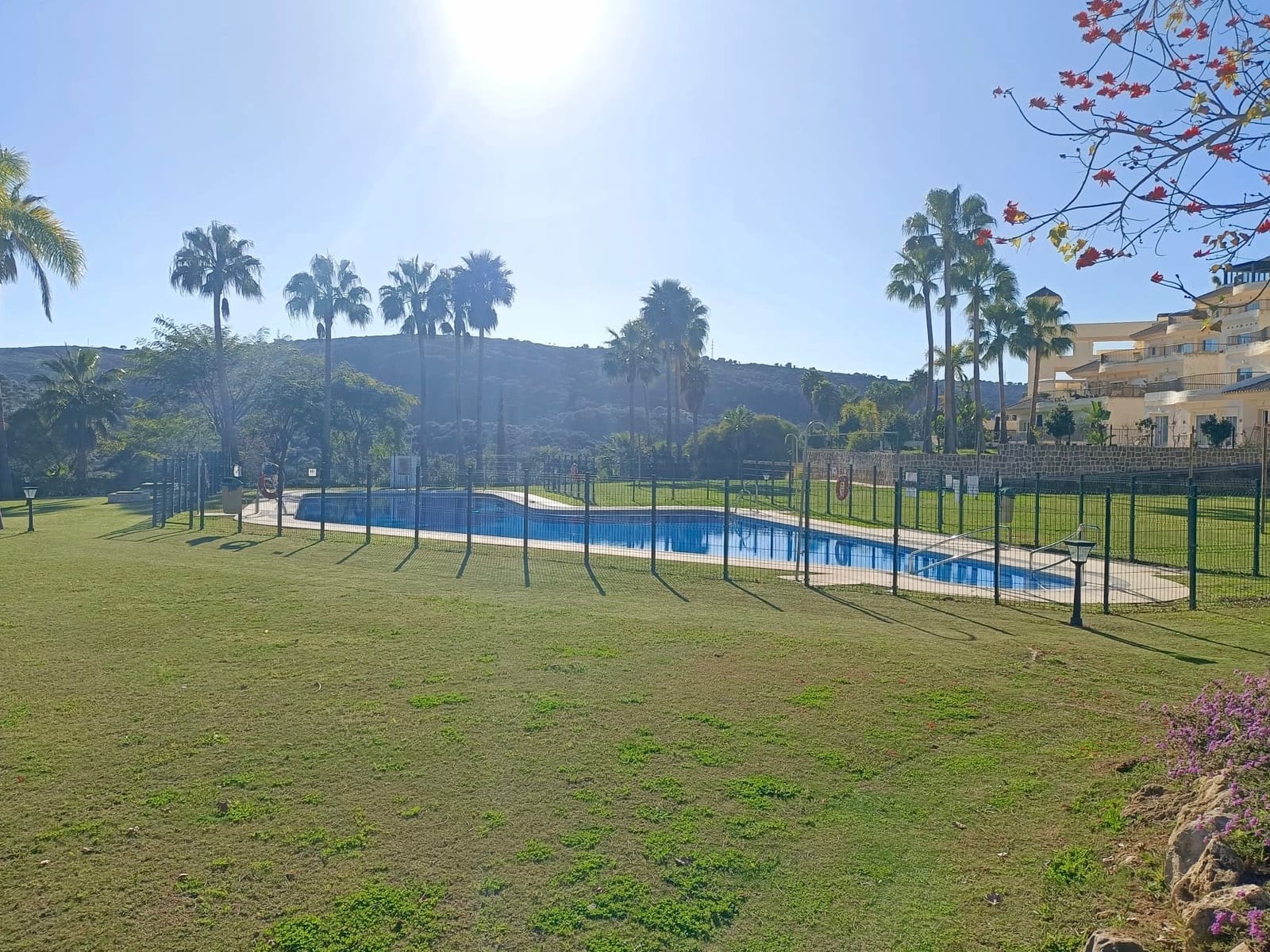 3 slaapkamer Rijtjeshuis te koop in San Roque met zwembad garage - € 775.000 (Ref: 8139569)