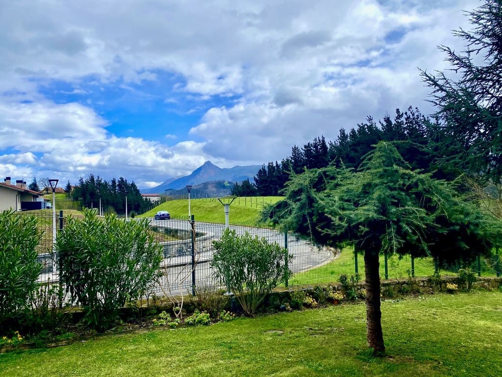 4 sypialnia Willa na sprzedaż w Olaberria z basenem garażem - 1 690 000 € (Ref: 8537887)