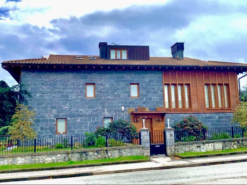 4 sypialnia Willa na sprzedaż w Olaberria z basenem garażem - 1 690 000 € (Ref: 8537887)