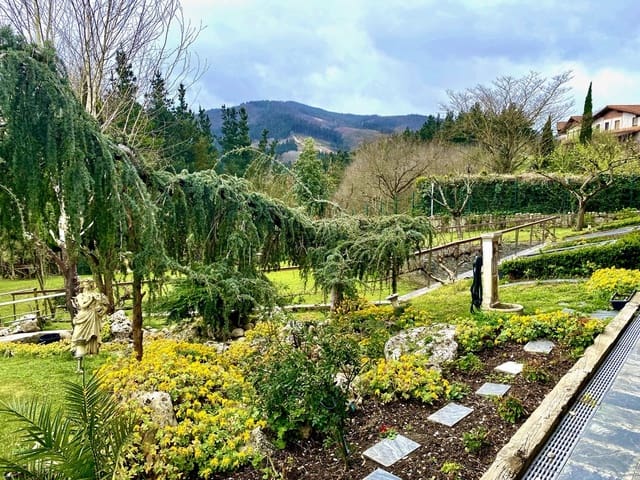 4 slaapkamer Villa te koop in Olaberria met zwembad garage - € 1.690.000 (Ref: 8537887)