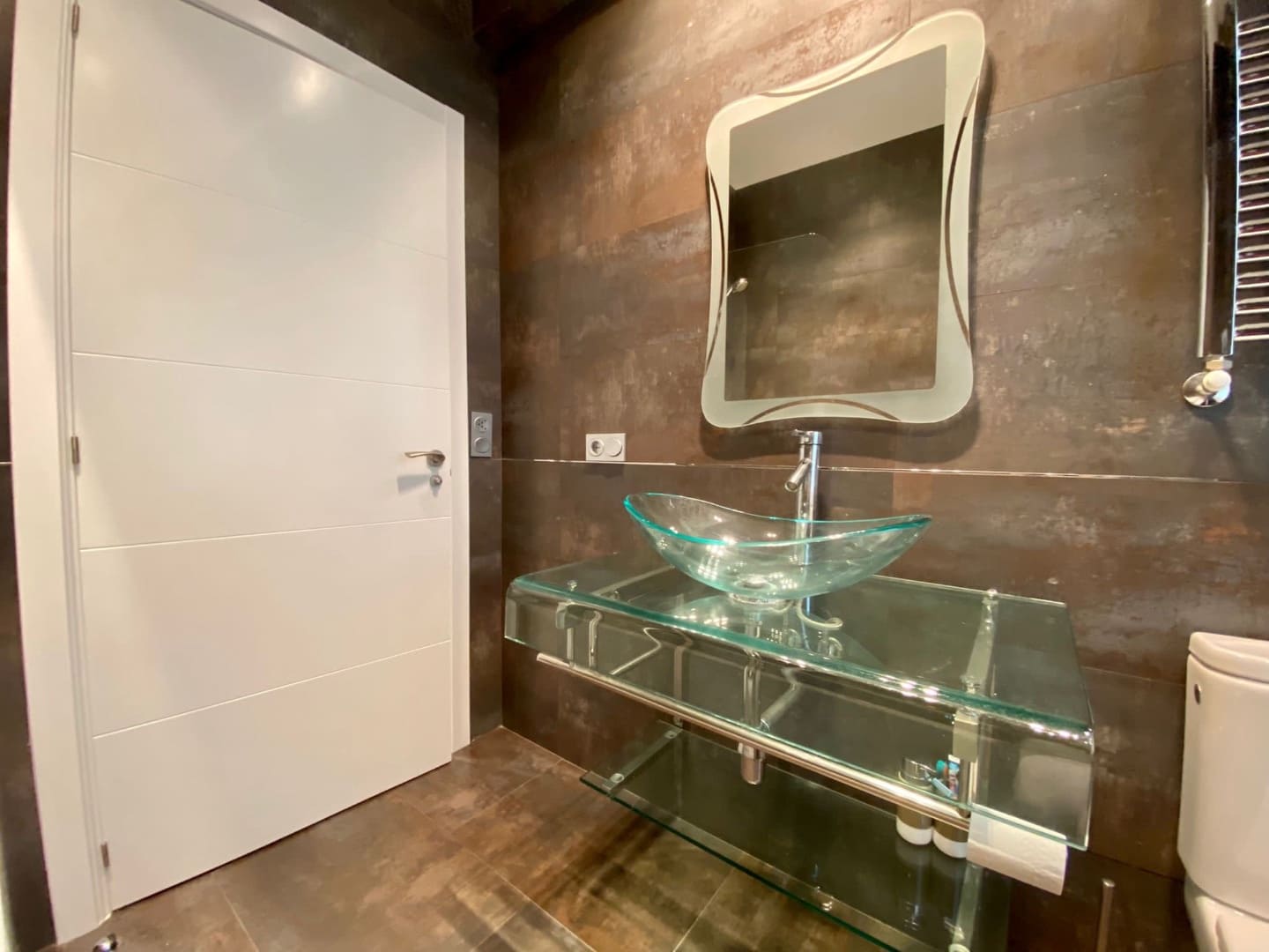 4 bedroom Apartment for sale in Donostia-San Sebastian - € 1,280,000 (Ref: 9827992)