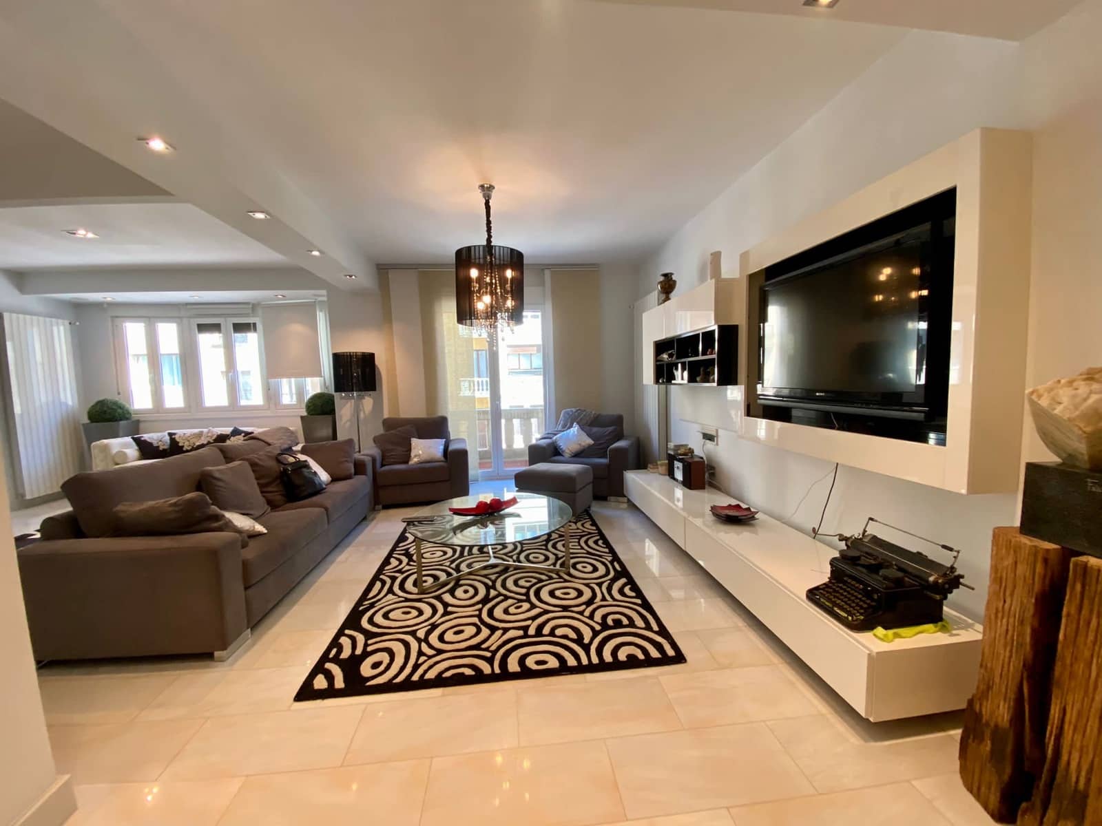 4 bedroom Apartment for sale in Donostia-San Sebastian - € 1,280,000 (Ref: 9827992)