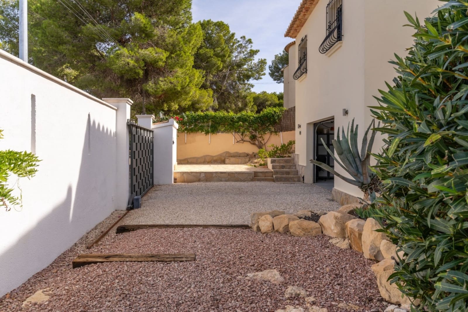 3 bedroom Villa for sale in Moraira with pool - € 1,100,000 (Ref: 9474491)