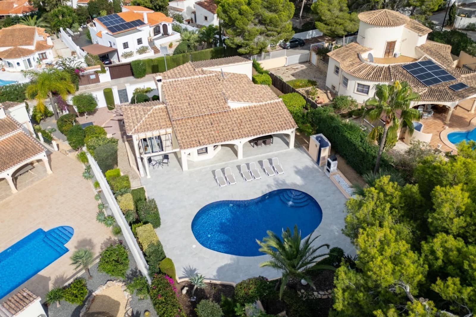 3 bedroom Villa for sale in Moraira with pool - € 1,100,000 (Ref: 9474491)