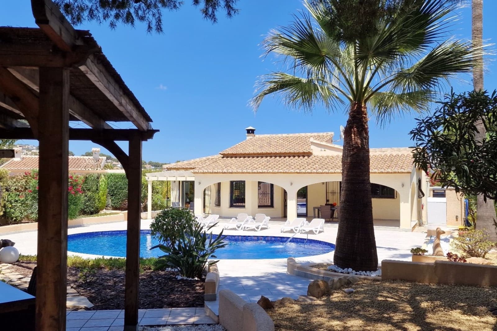 3 bedroom Villa for sale in Moraira with pool - € 1,100,000 (Ref: 9474491)