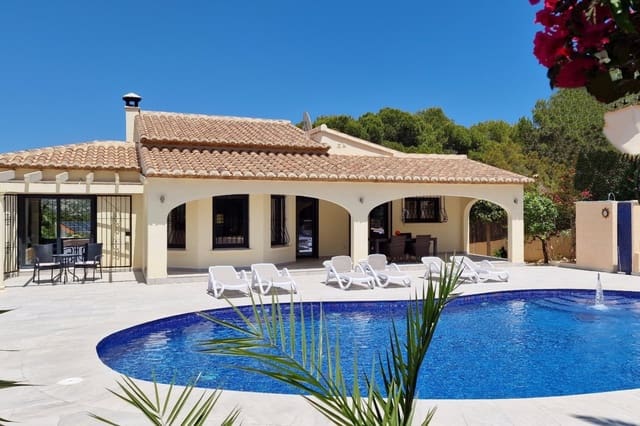 3 bedroom Villa for sale in Moraira, Teulada-Moraira with pool - € 1,100,000 (Ref: 9474491)