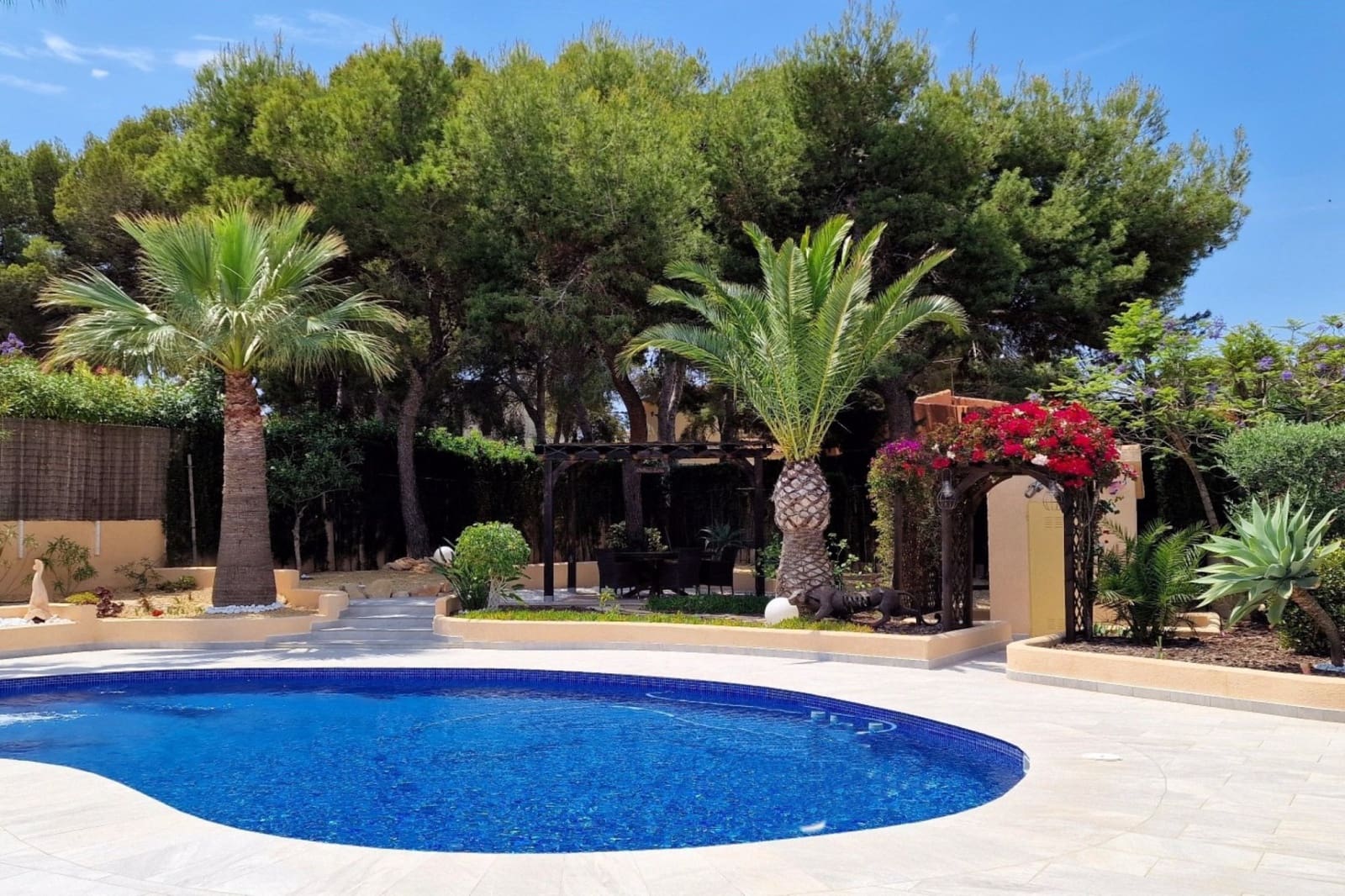 3 bedroom Villa for sale in Moraira with pool - € 1,100,000 (Ref: 9474491)