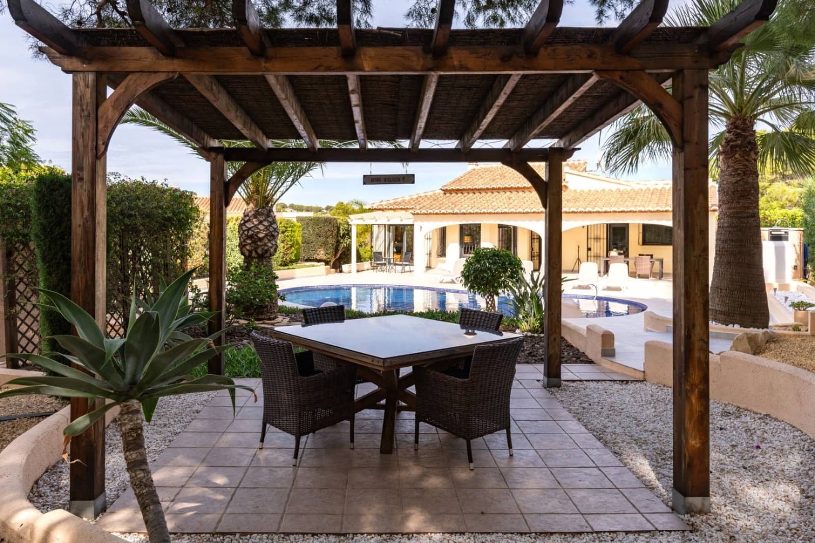 3 bedroom Villa for sale in Moraira with pool - € 1,100,000 (Ref: 9474491)