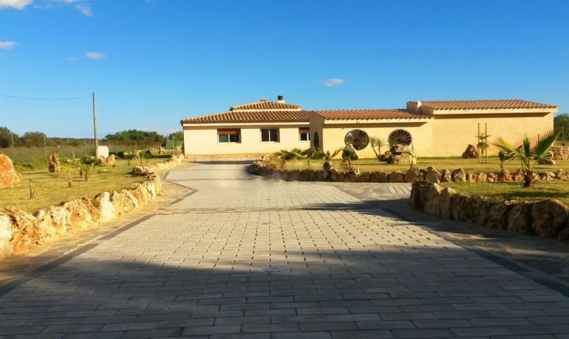 3 bedroom Finca/Country House for rent in Campos with pool - € 4,200 (Ref: 9411405)