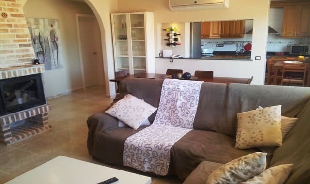 3 bedroom Finca/Country House for rent in Campos with pool - € 4,200 (Ref: 9411405)