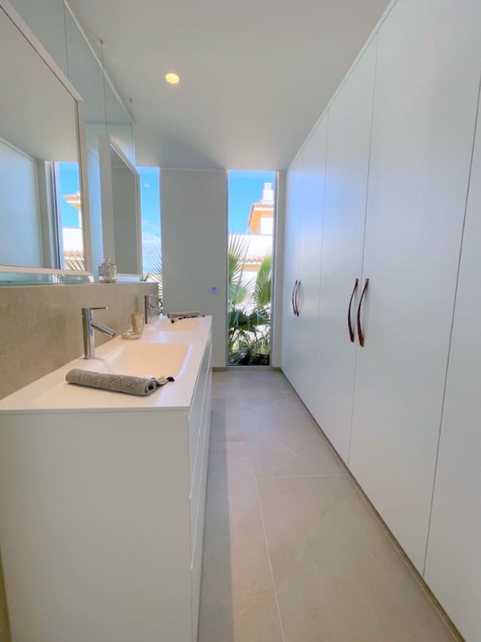 4 bedroom Villa for sale in Santa Ponsa with pool garage - € 9,850,000 (Ref: 9411469)