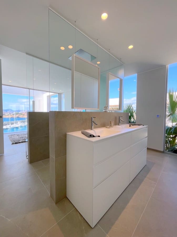 4 bedroom Villa for sale in Santa Ponsa with pool garage - € 9,850,000 (Ref: 9411469)