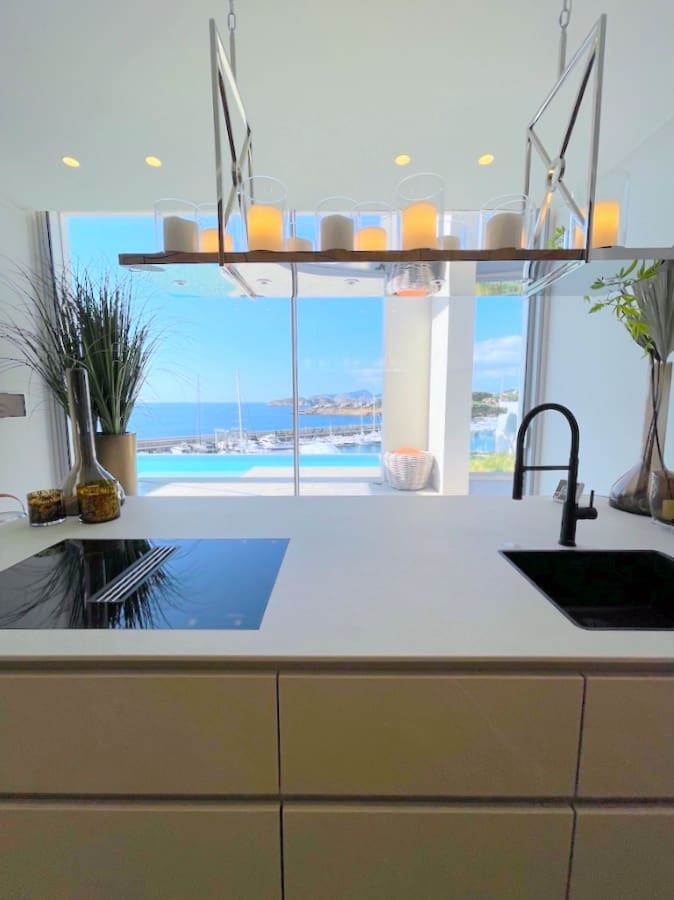 4 bedroom Villa for sale in Santa Ponsa with pool garage - € 9,850,000 (Ref: 9411469)