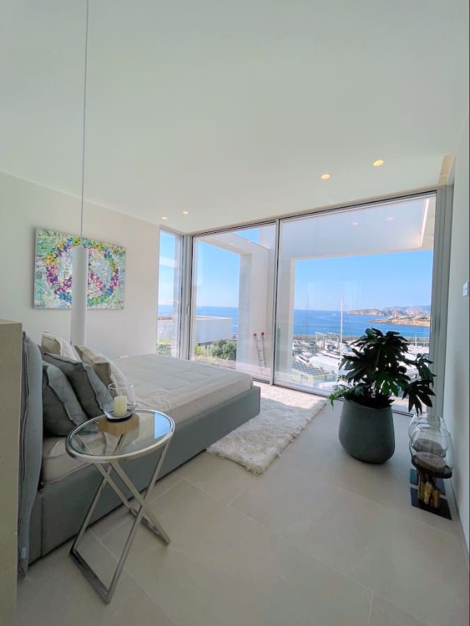 4 bedroom Villa for sale in Santa Ponsa with pool garage - € 9,850,000 (Ref: 9411469)