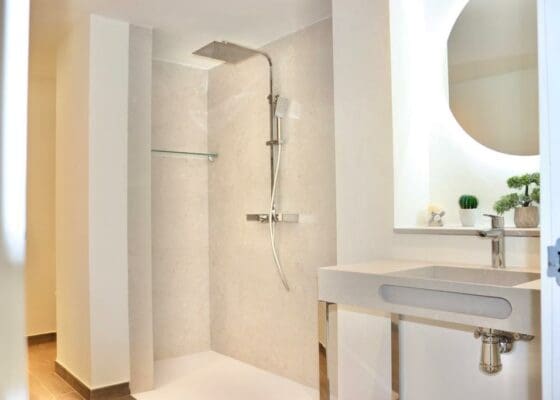 3 bedroom Apartment for sale in Cala Mayor with garage - € 1,650,000 (Ref: 9411474)