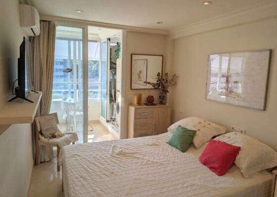 2 bedroom Penthouse for sale in Portals Nous - € 425,000 (Ref: 9411484)