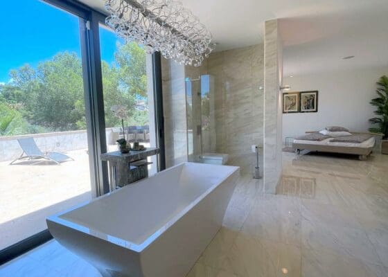 4 bedroom Villa for sale in Santa Ponsa with pool - € 6,900,000 (Ref: 9411491)