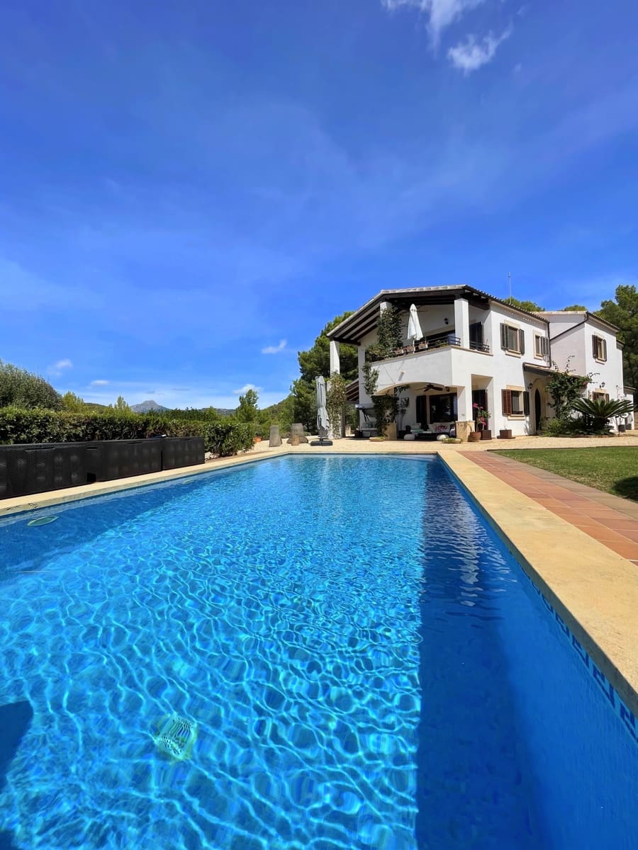 5 bedroom Finca/Country House for sale in Calvia with pool garage - € 2,170,000 (Ref: 9411499)