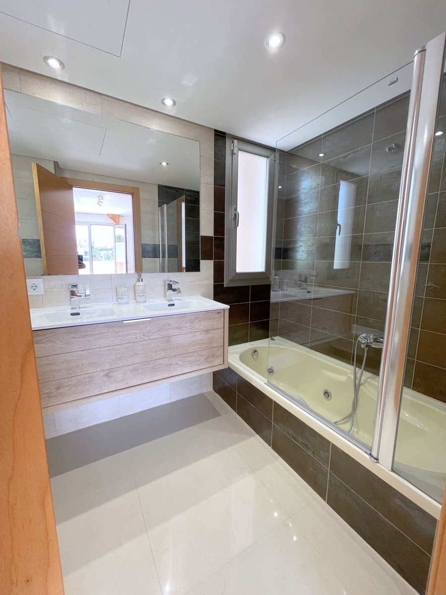 4 bedroom Apartment for rent in Cala Vinyes / Cala Vinyas / Cala Vinas with pool - € 3,950 (Ref: 9413224)