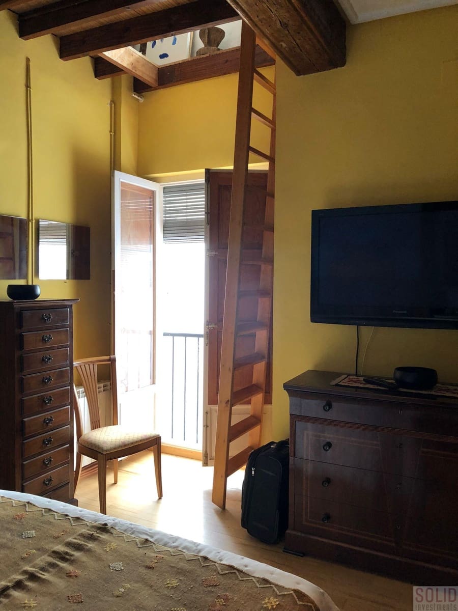 1 bedroom Flat for rent in Valencia city - € 2,000 (Ref: 7157408)