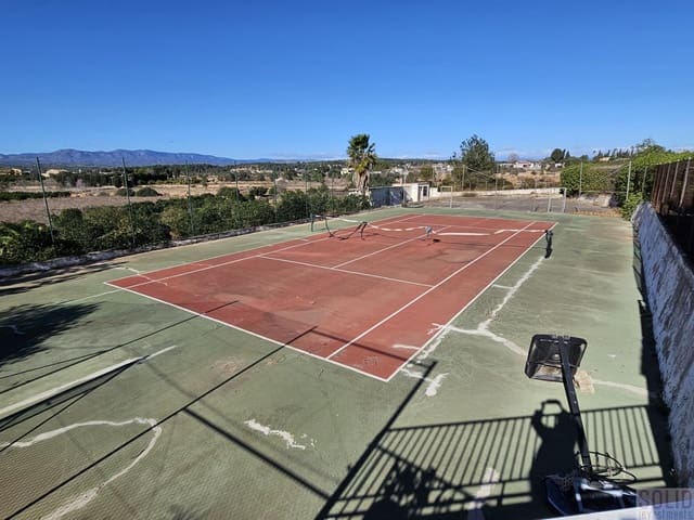 9 bedroom Villa for sale in Vilamarxant / Villamarchante with pool garage - € 560,000 (Ref: 8183609)