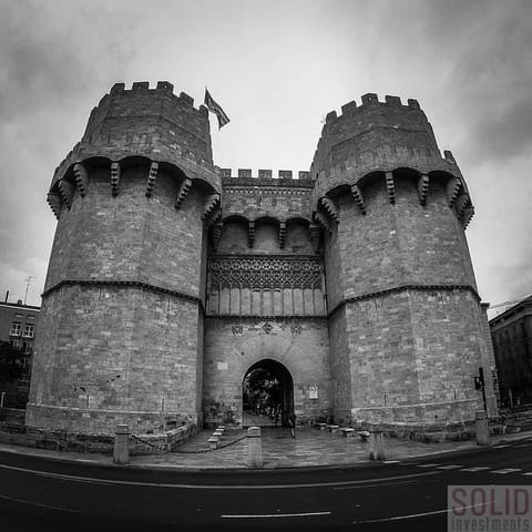 Commercial for sale in Sant Francesc, Valencia city - € 100,000 (Ref: 8740637)