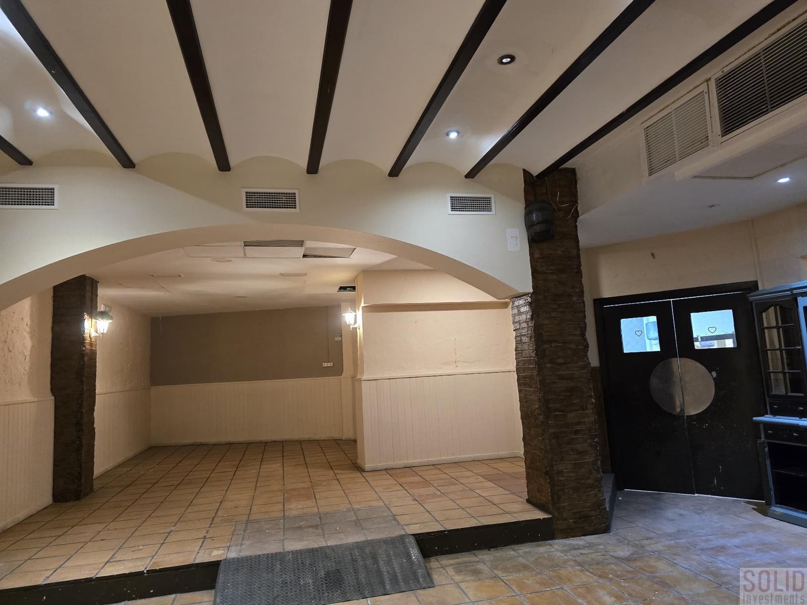 8 makuuhuone Kaupallinen myytävänä paikassa Valencia kaupunki - 470 000 € (Ref: 9207837)