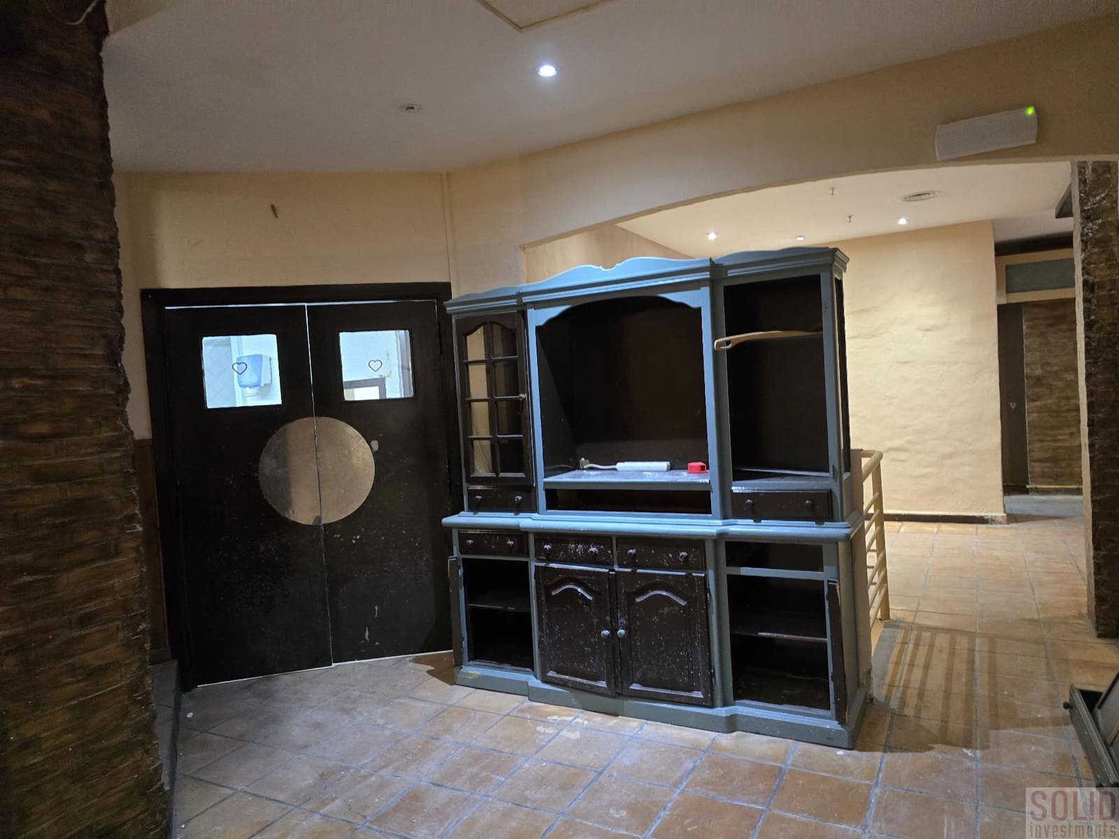 8 makuuhuone Kaupallinen myytävänä paikassa Valencia kaupunki - 470 000 € (Ref: 9207837)