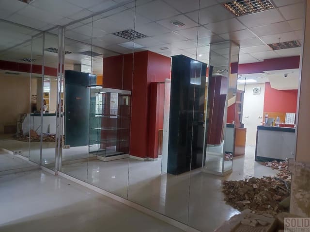 Local Commercial de 8 chambres à louer à Sant Francesc, Valence ville - 4 800 € (Ref: 9271854)