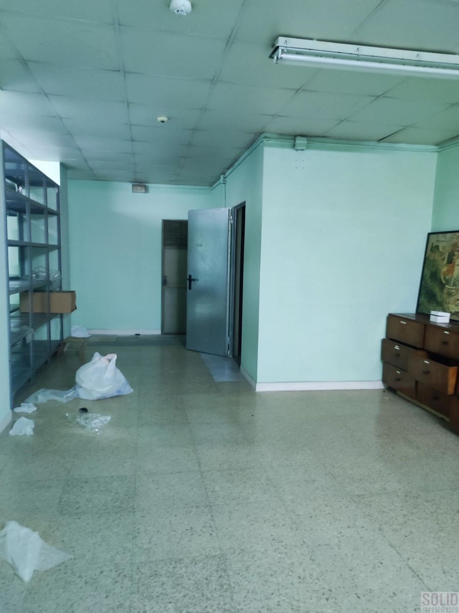 Local Commercial de 8 chambres à louer à Valence ville - 4 800 € (Ref: 9271854)