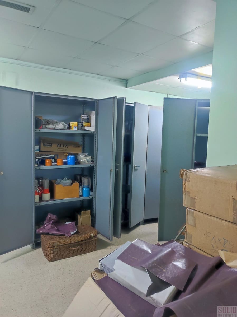 Local Commercial de 8 chambres à louer à Valence ville - 4 800 € (Ref: 9271854)