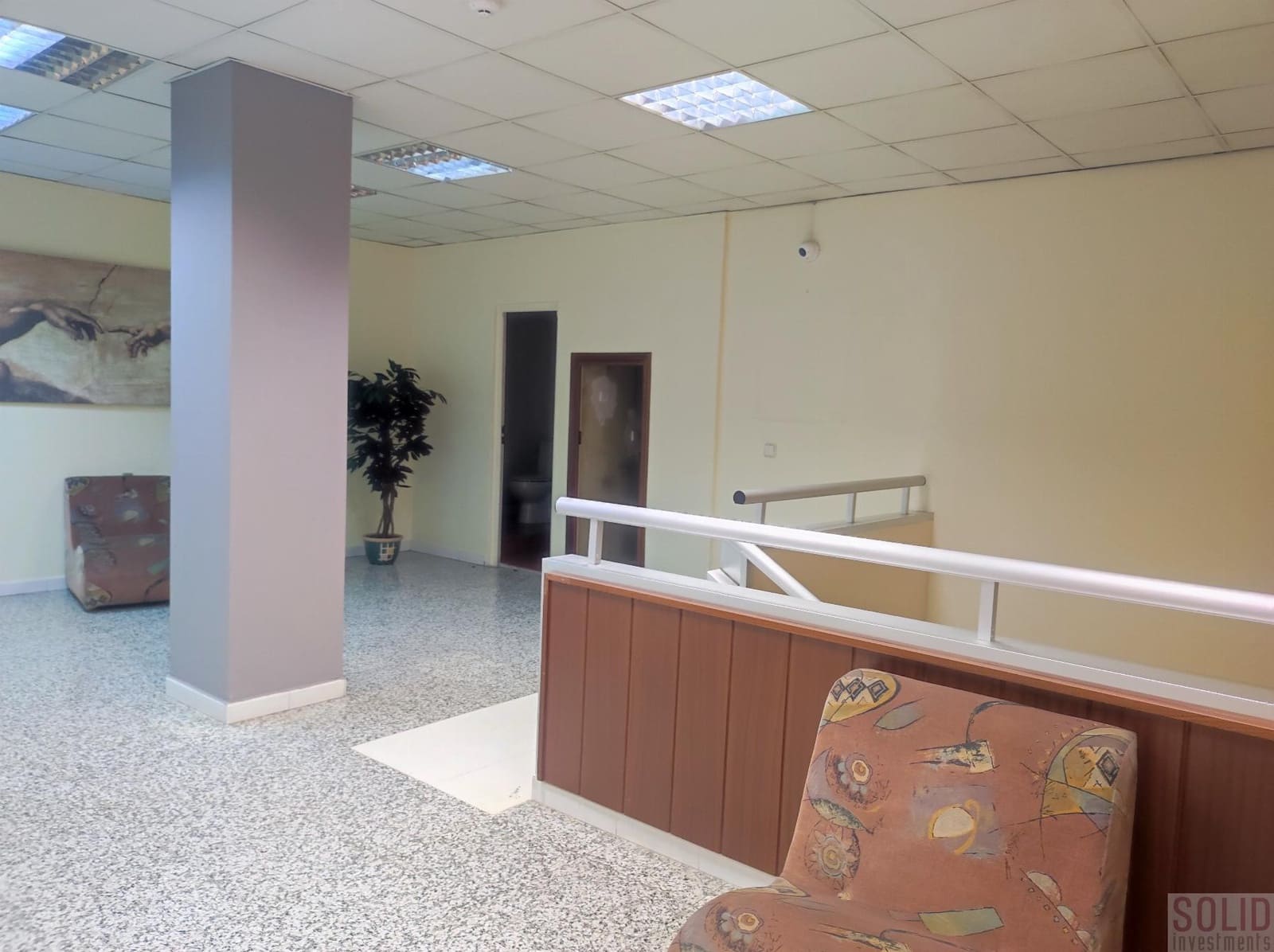 Local Commercial de 8 chambres à louer à Valence ville - 4 800 € (Ref: 9271854)