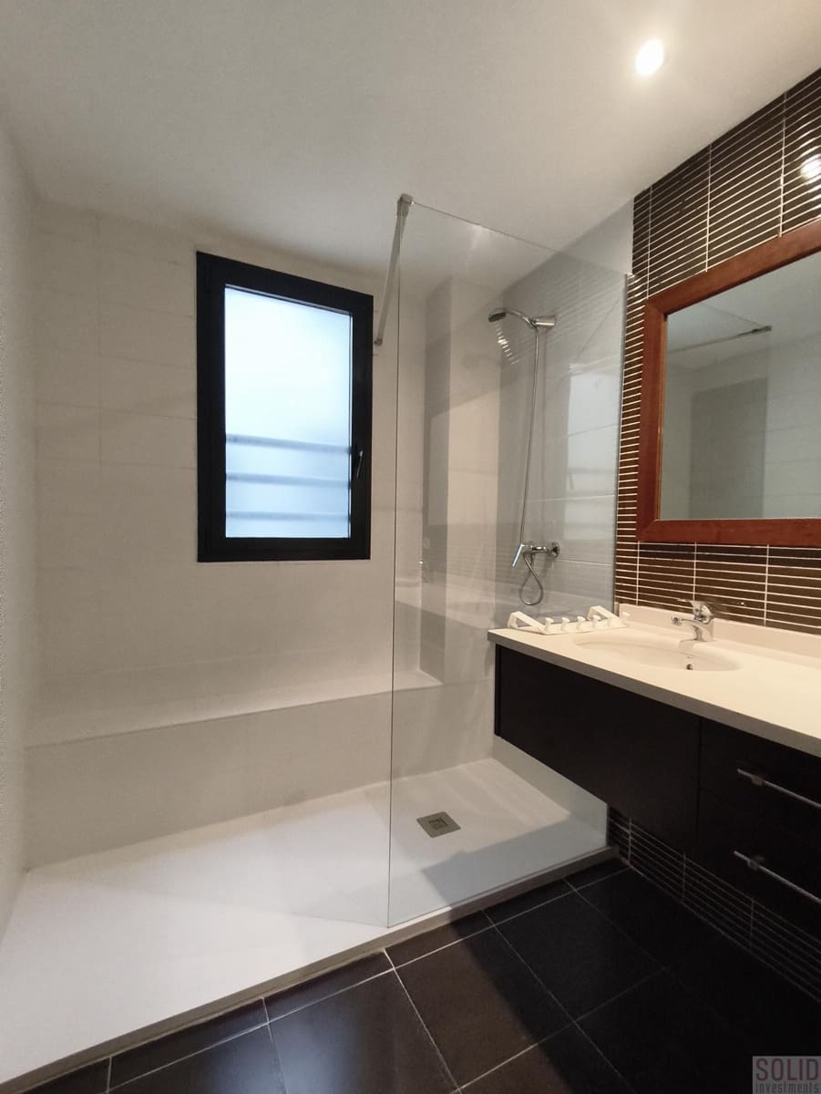 4 bedroom Flat for rent in Valencia city - € 2,500 (Ref: 9337220)