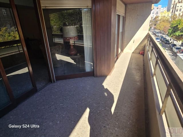 5 soveværelse Lejlighed til salg i Exposicio, Valencia by - € 1.000.000 (Ref: 9415651)