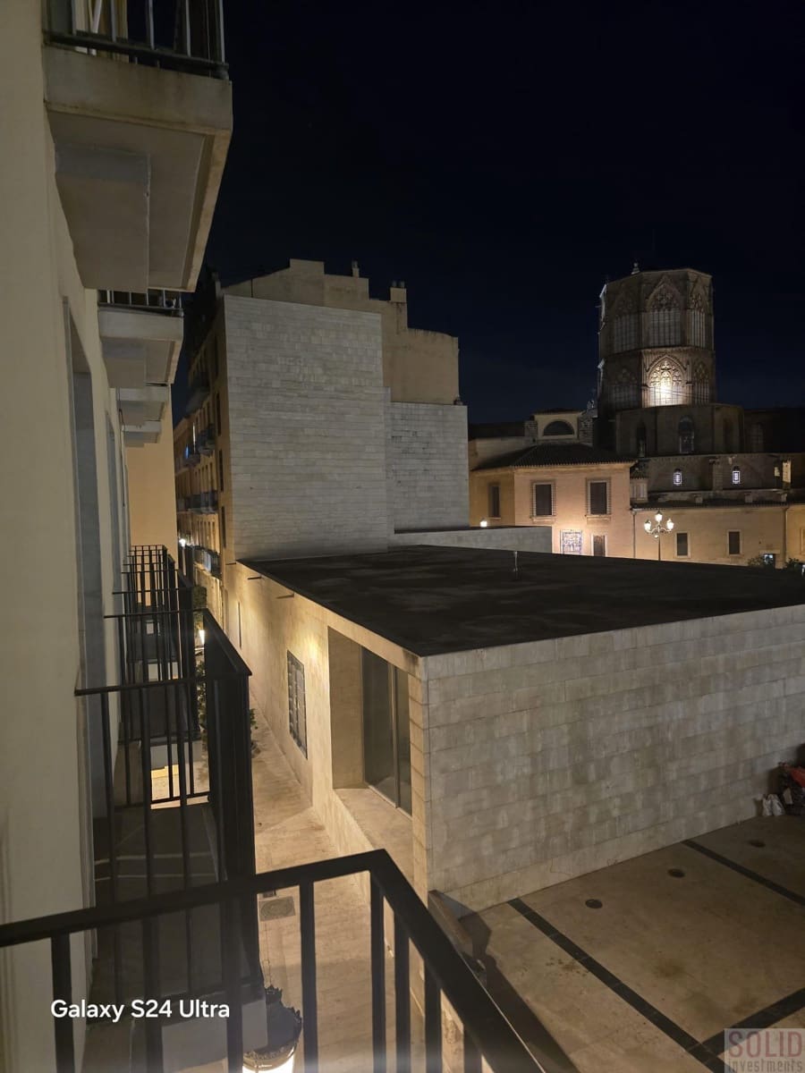 2 bedroom Flat for rent in Valencia city - € 1,450 (Ref: 9445475)