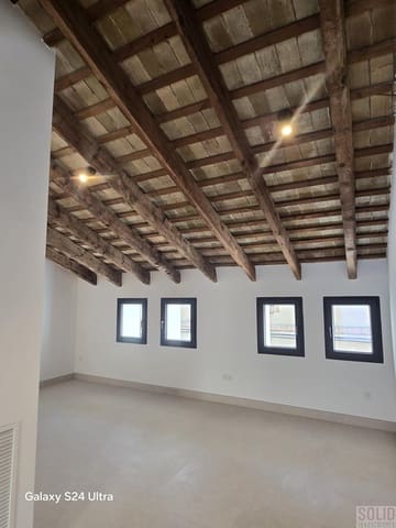 4 soveværelse Byhus til salg i Meliana med swimmingpool - € 525.000 (Ref: 9471782)