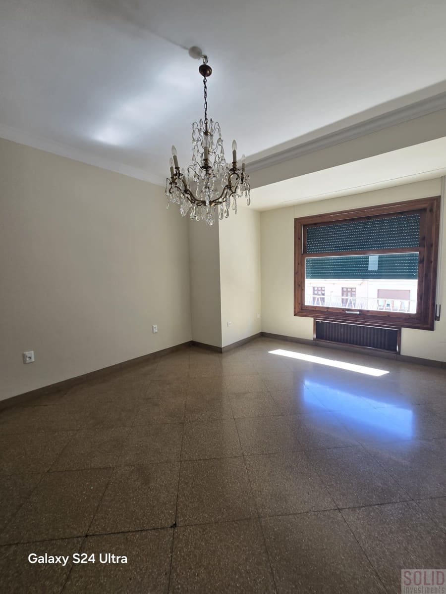 Flat for rent in Valencia city - € 4,300 (Ref: 9841892)