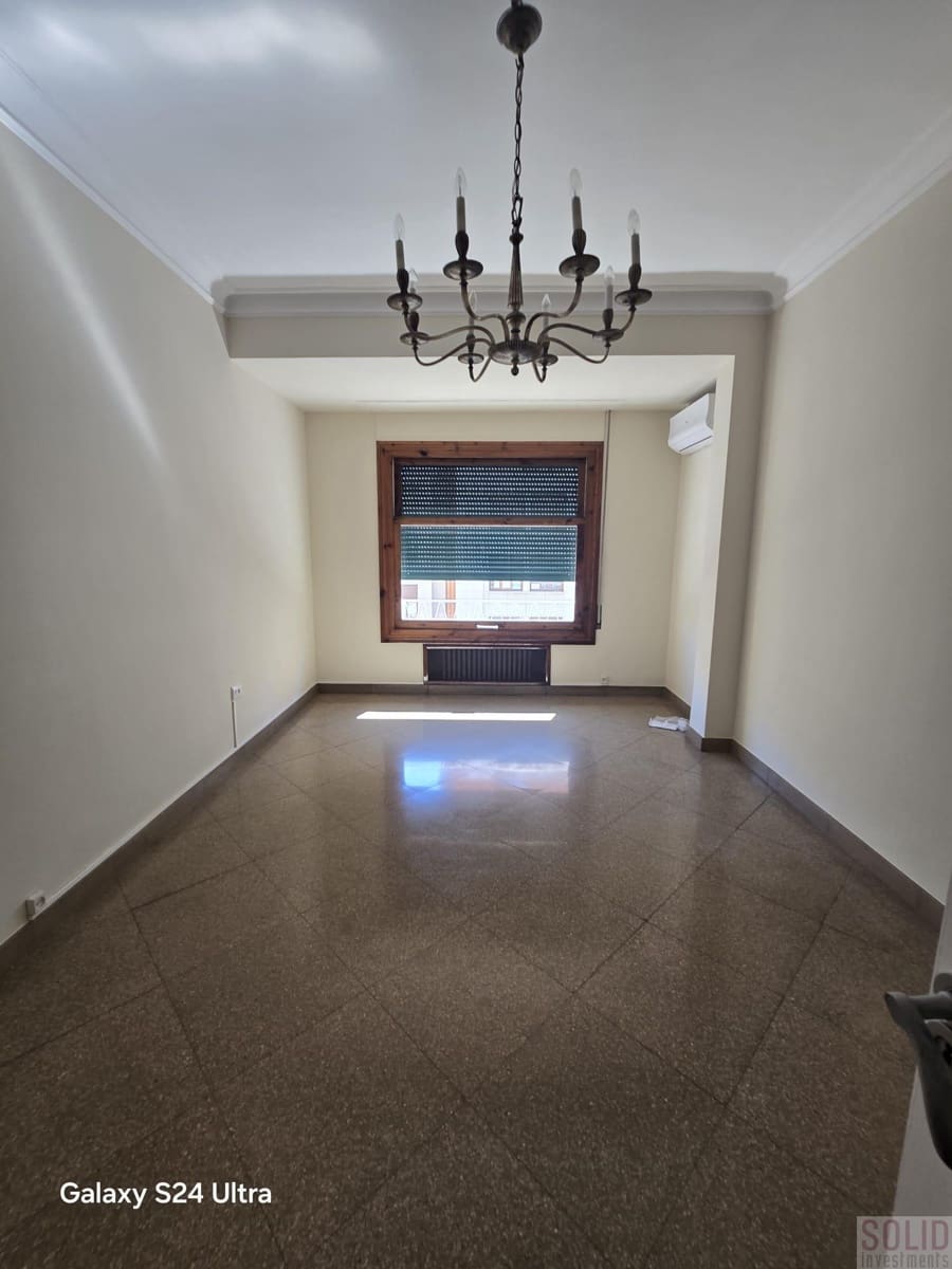 Flat for rent in Valencia city - € 4,300 (Ref: 9841892)