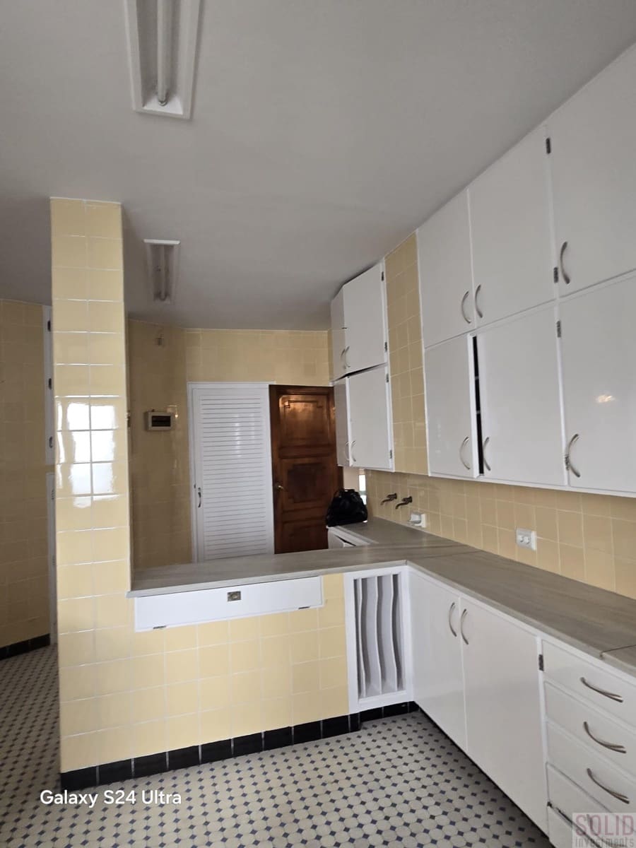 Flat for rent in Valencia city - € 4,300 (Ref: 9841892)