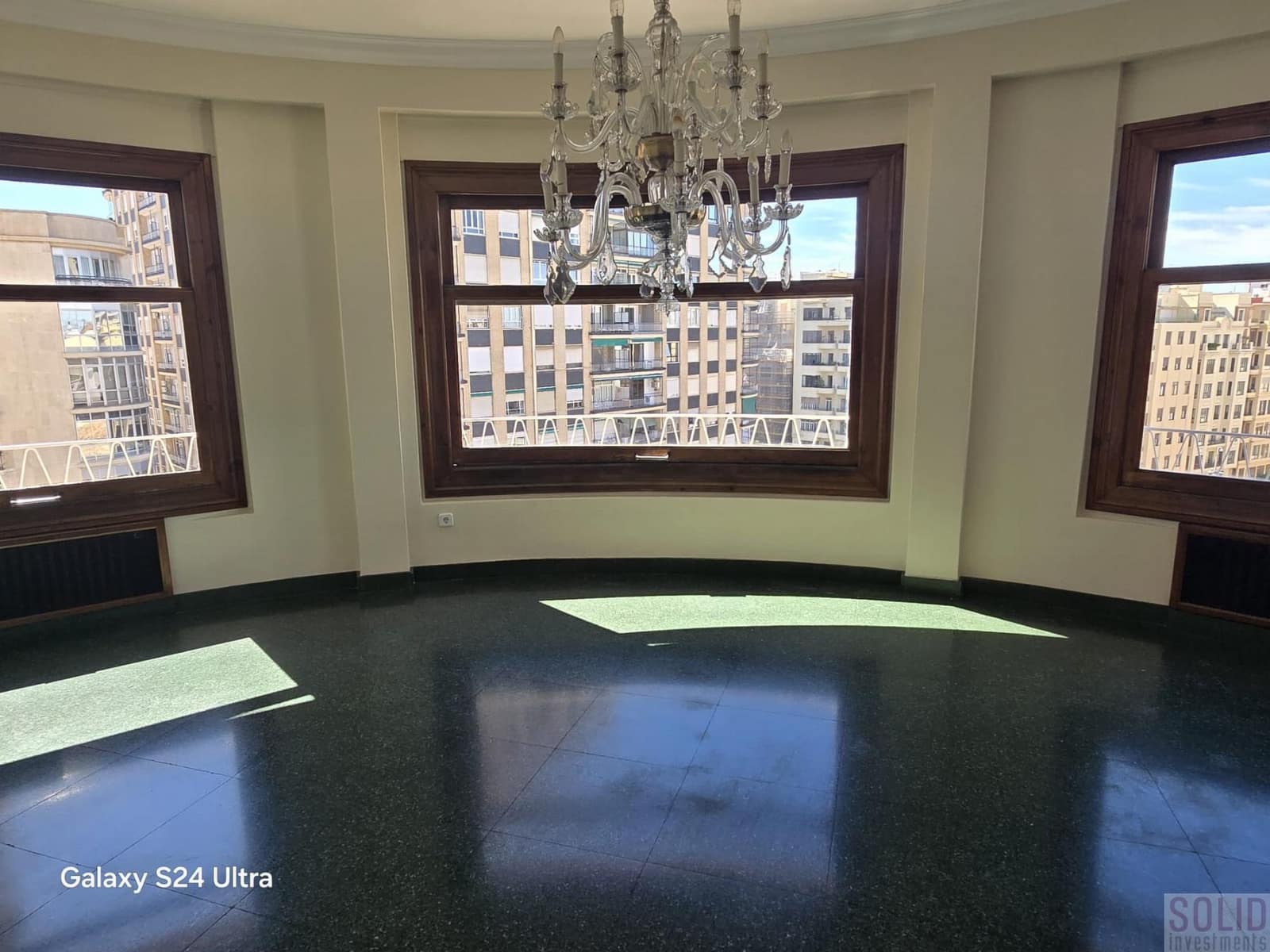 Flat for rent in Valencia city - € 4,300 (Ref: 9841892)