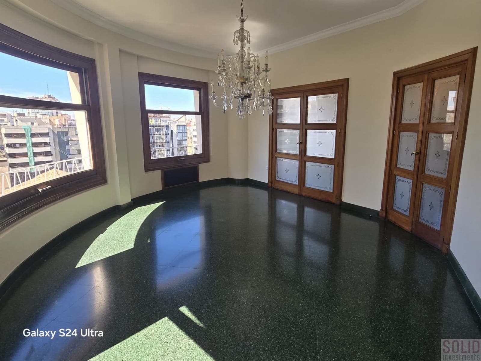 Flat for rent in Valencia city - € 4,300 (Ref: 9841892)