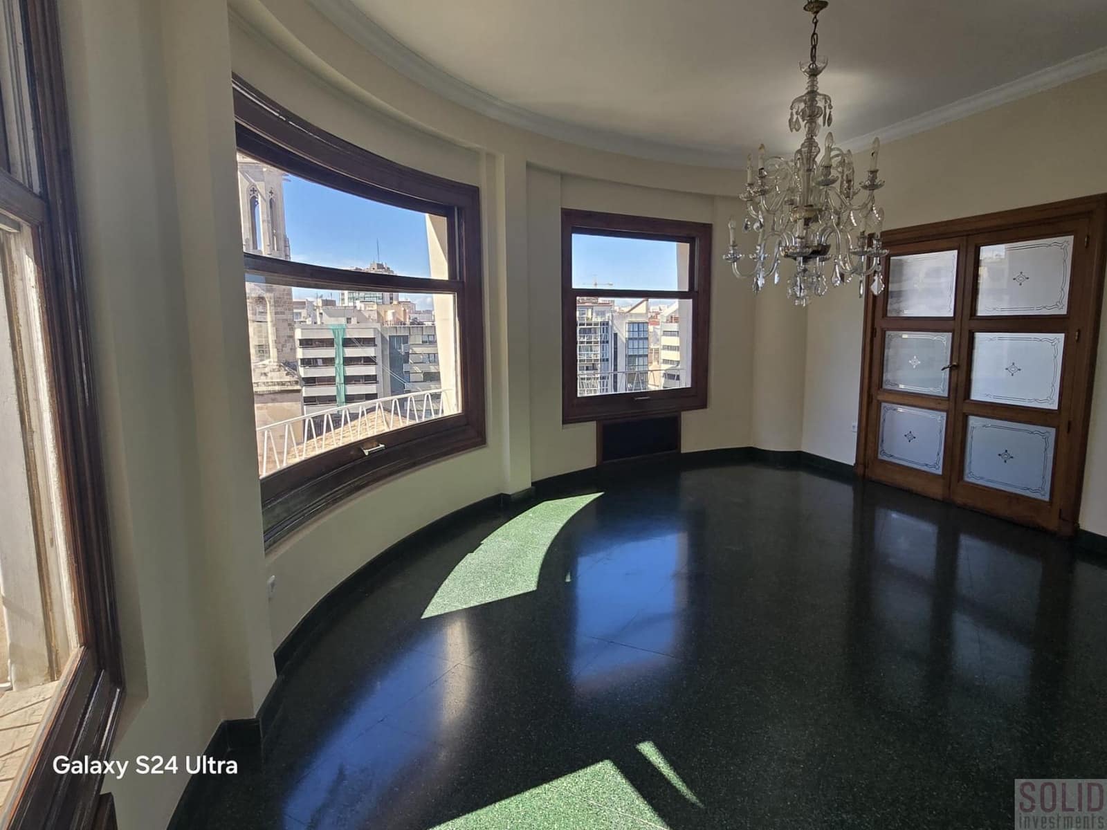 Flat for rent in Valencia city - € 4,300 (Ref: 9841892)
