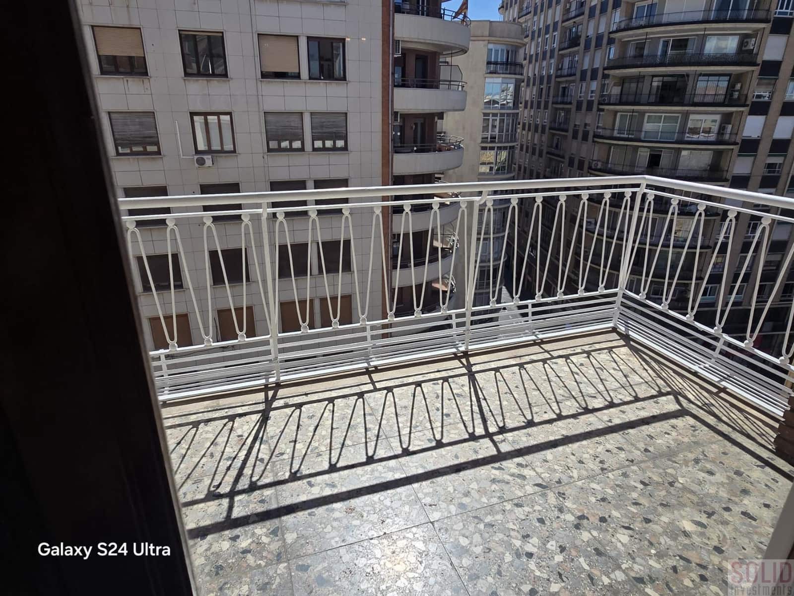 Flat for rent in Valencia city - € 4,300 (Ref: 9841892)