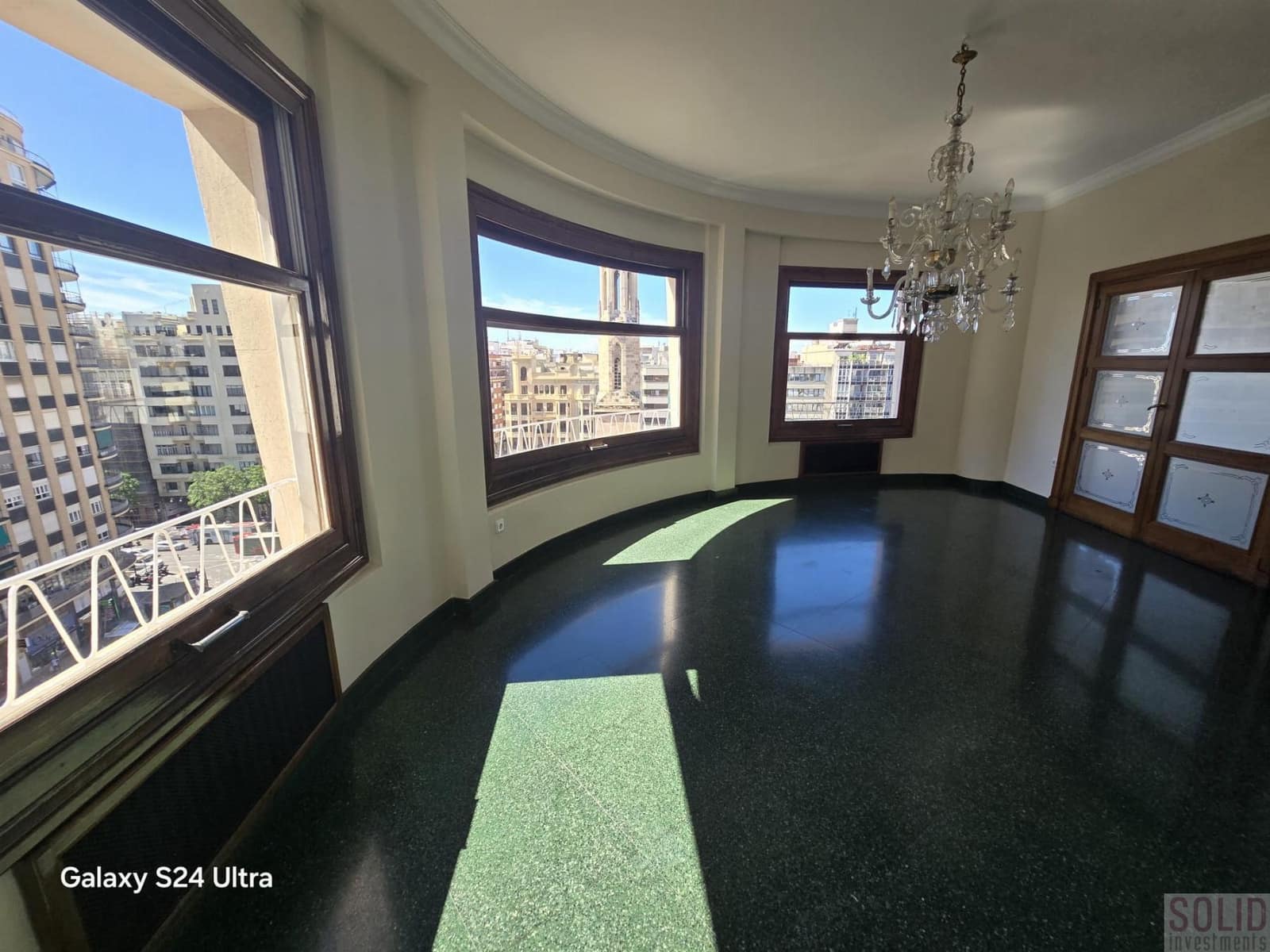 Flat for rent in Valencia city - € 4,300 (Ref: 9841892)