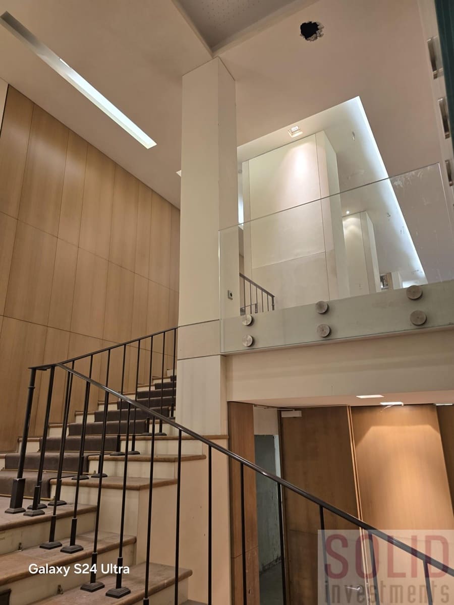 Erhverv til leje i Valencia by med garage - € 12.000 (Ref: 9861220)
