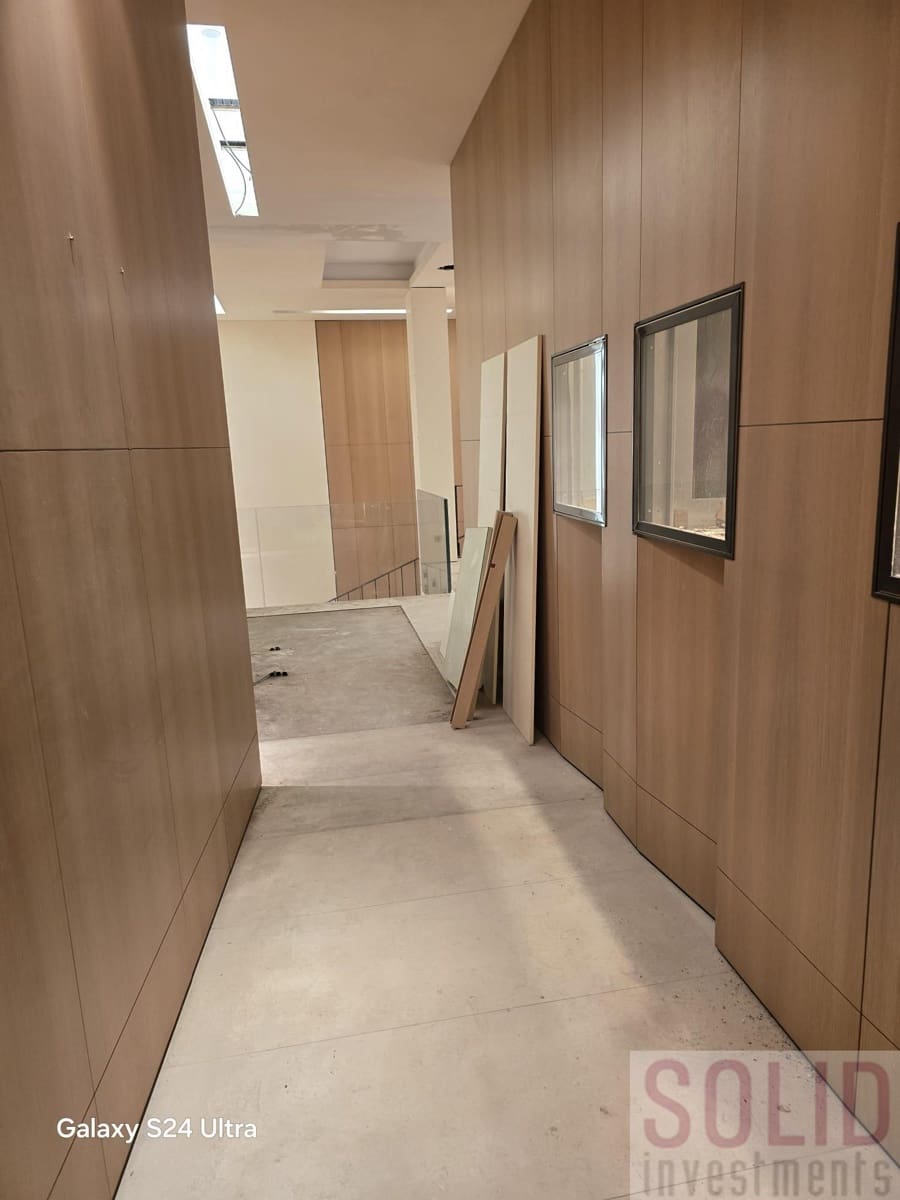 Erhverv til leje i Valencia by med garage - € 12.000 (Ref: 9861220)